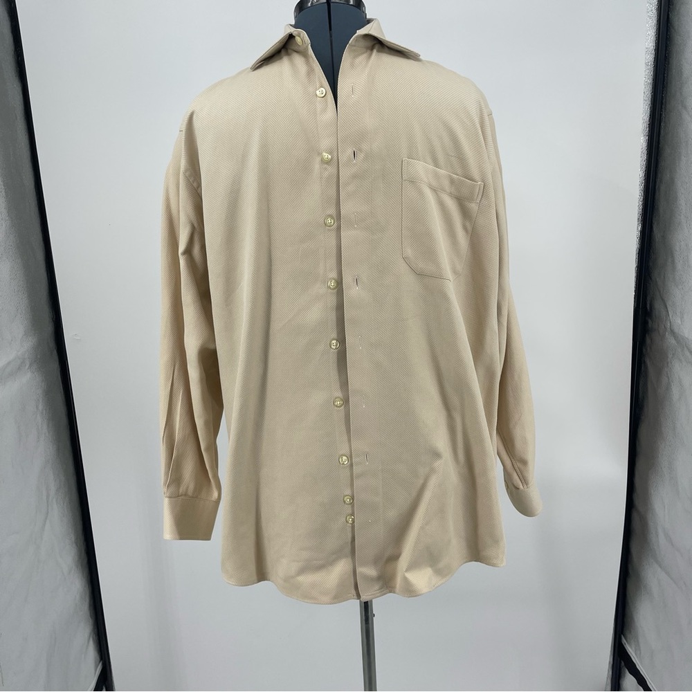 Coppley Men’s Shirt. Preowned, very good condition. Size 16.5 regular